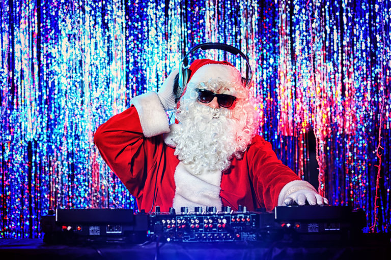 1629944935439628.jpg party-santa-768x512.jpg